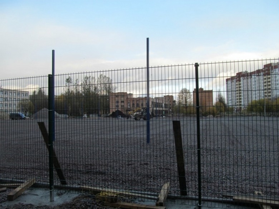 Спортивное поле у ГИЭФПТ отремонтируют к концу декабря