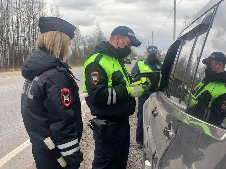 ГИБДД проверяет безопасность маленьких пассажирах