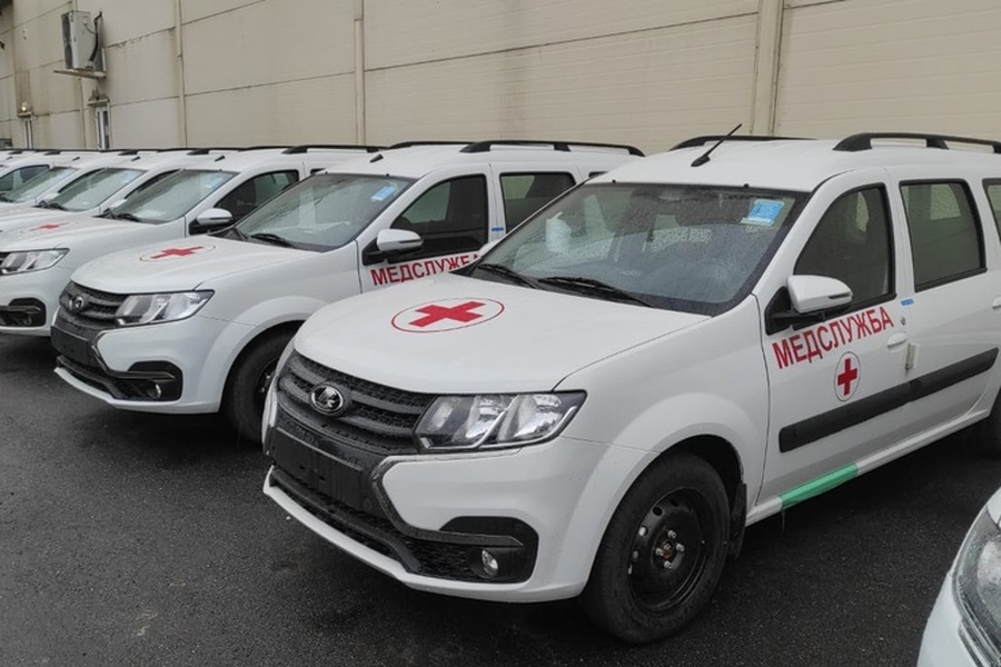 В Гатчинские поликлиники поставлено 30 автомобилей «Лада Ларгус»