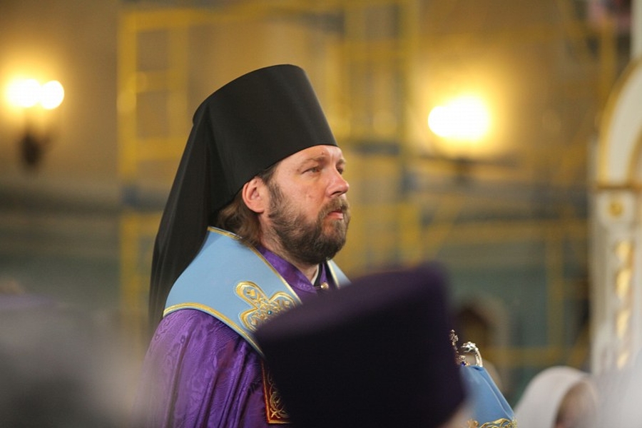 Епископ Митрофан возглавил литургию в храме в Старосиверской