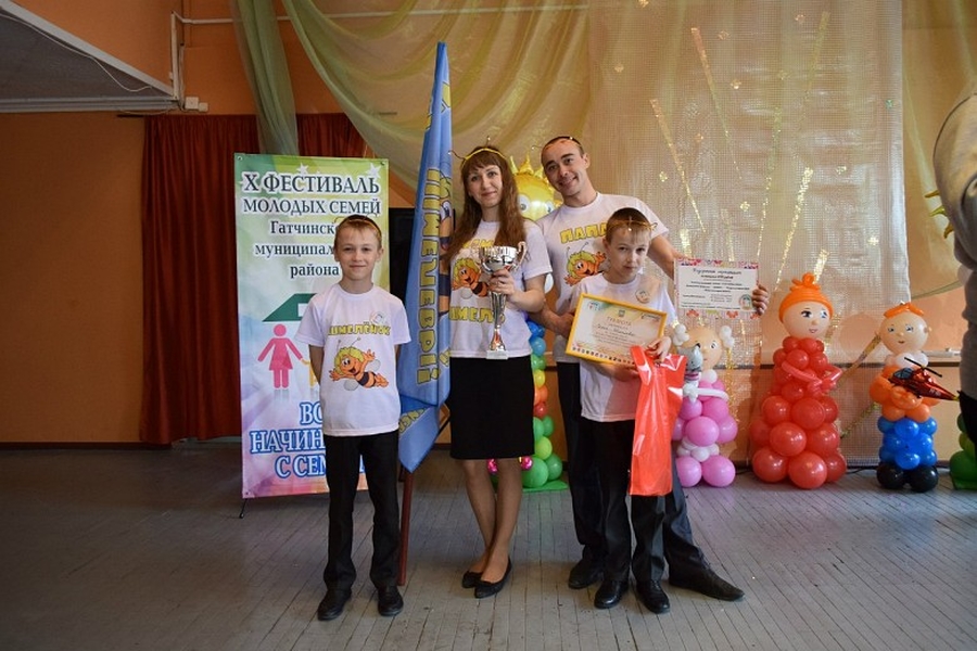 Шмелевы  из Войсковицкого  поселения поборются за честь Гатчинского района  на областном конкурсе