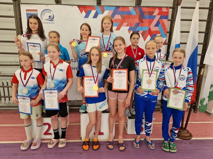Юные пловцы из Коммунара привезли медали областных соревнований