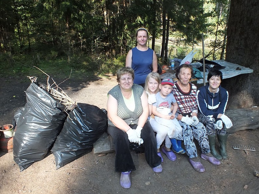 С берегов реки Оредеж активисты собрали 30 тонн мусора