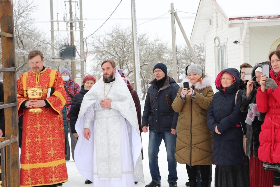 В деревне Малое Верево освятили колокола