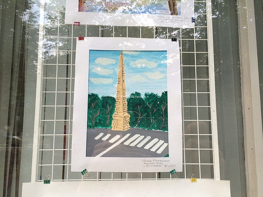 Рисунки юных жителей Гатчины можно увидеть на главной городской магистрали