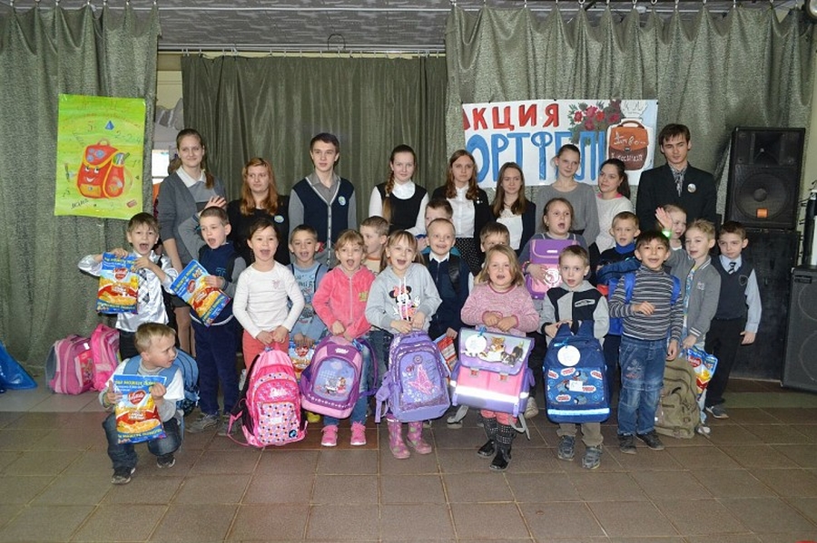 Школьники Гатчинского района помогли собрать в школу 27 первоклашек