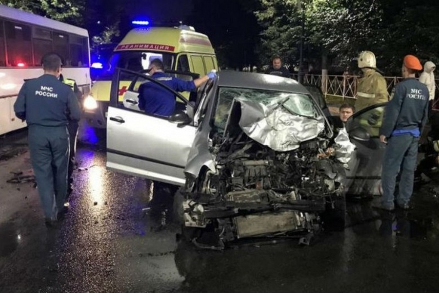 Авария с участием автобуса произошла в Гатчине вечером 30 июля