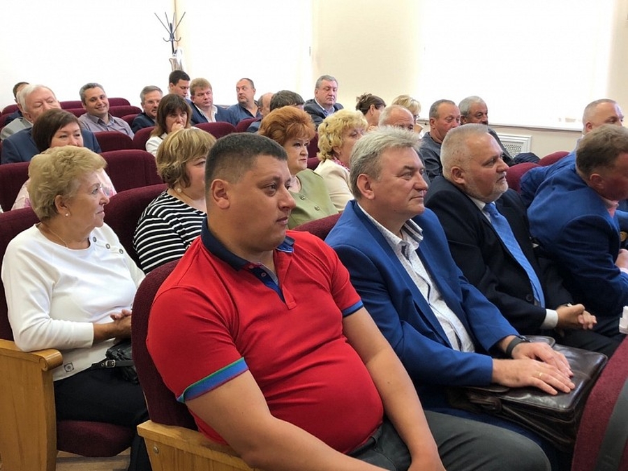 Пенсионеры, преподаватели, руководители будут работать в Общественной палате Гатчинского района