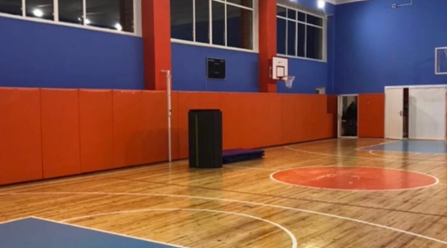 Федеральный проект помогает отремонтировать спортивные залы в школах Гатчинского района