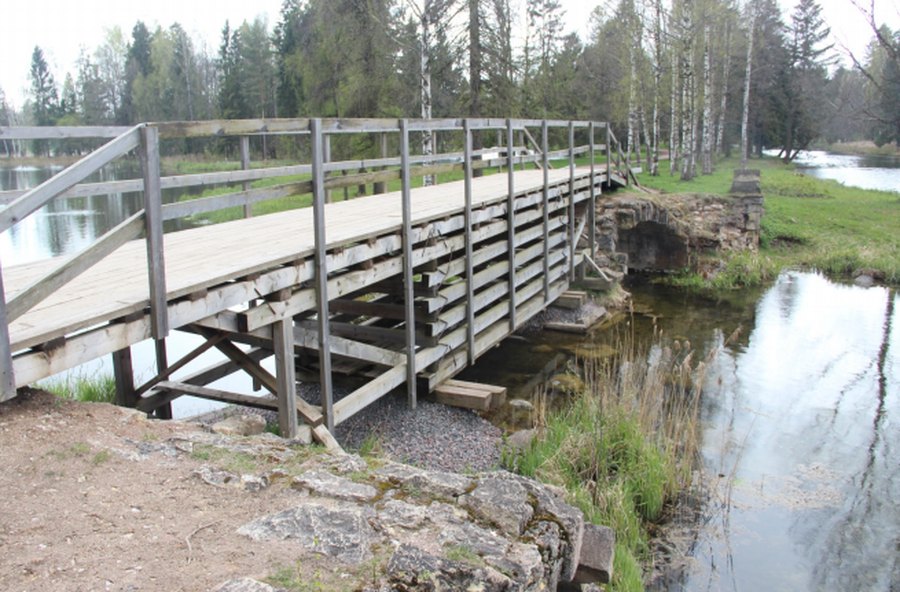 Большой  каменный  мост в Гатчинском парке ждет большой ремонт 