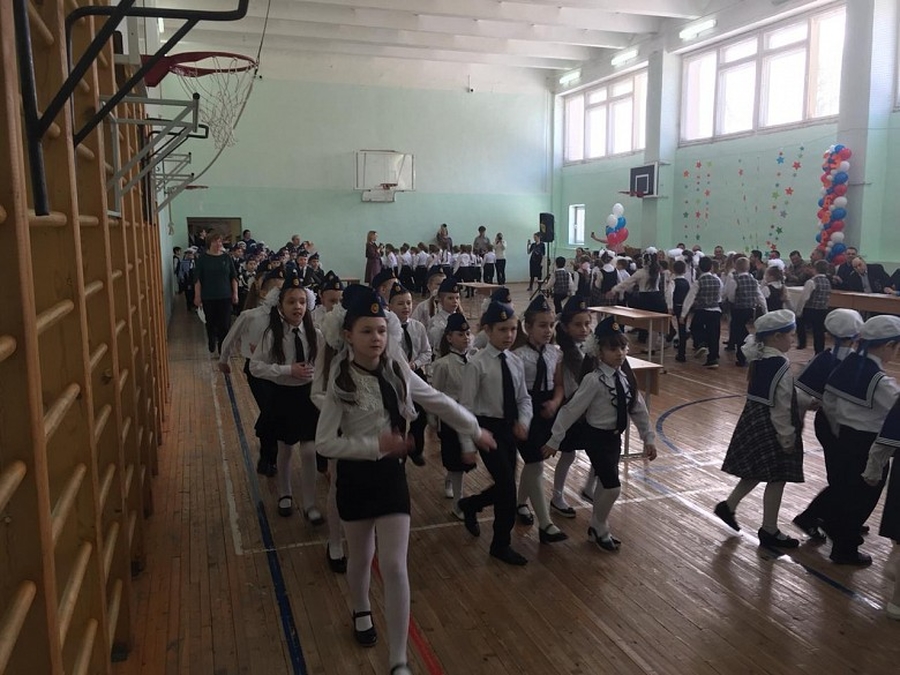 В Вырицкой школе №1 прошел смотр строя и песни