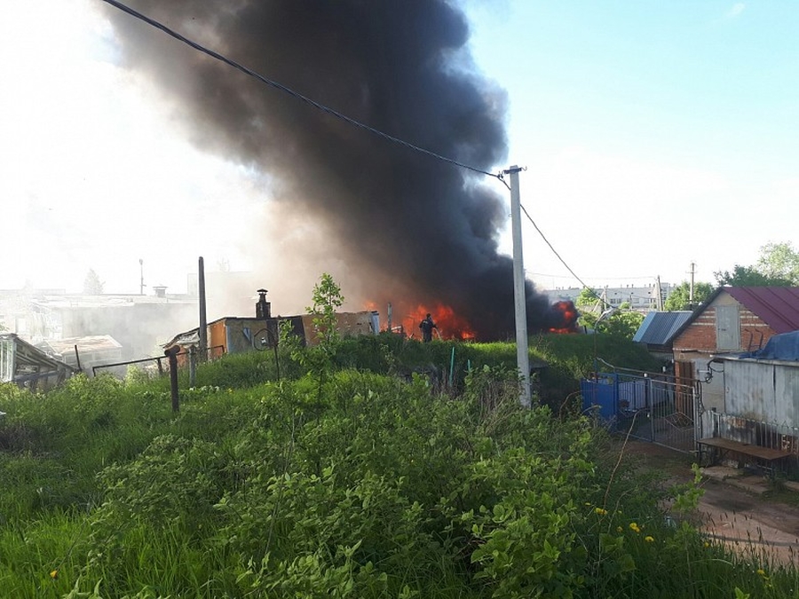В Гатчинском районе произошёл крупный пожар