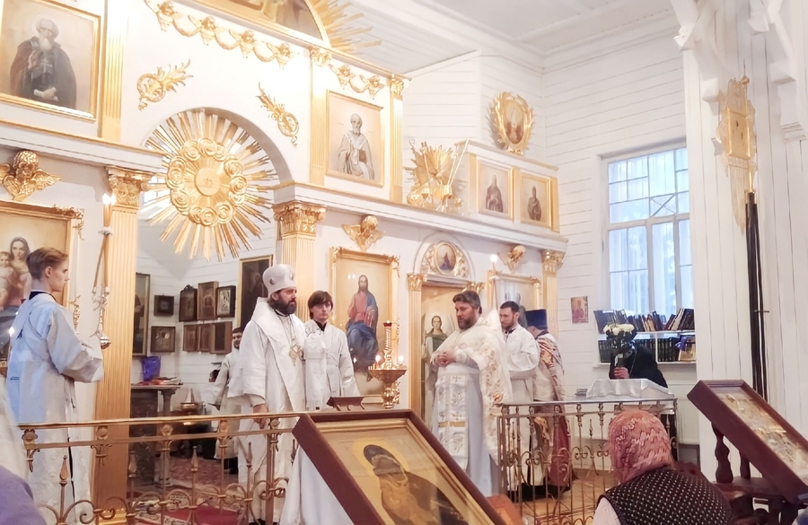  Гатчинцев поздравили с праздником Крещения
