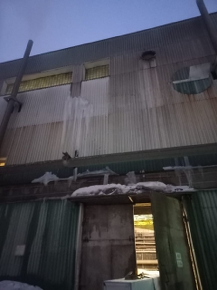 Работника Бумажной фабрики «Коммунар» убила глыба льда