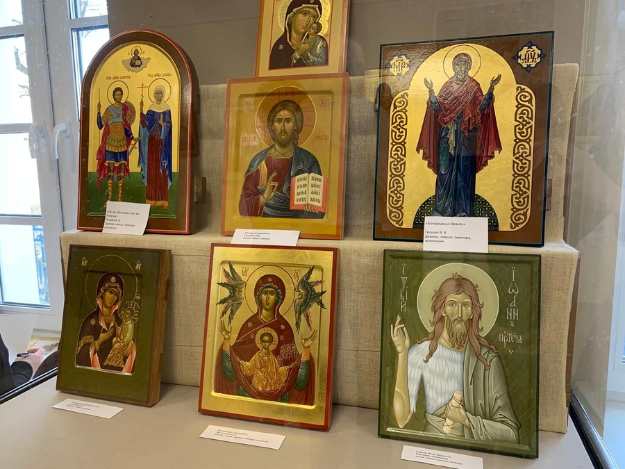 Выставка гатчинских иконописцев открылась в Духовно-просветительском центре