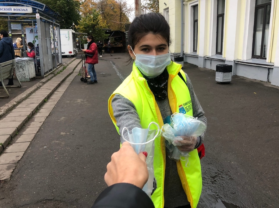 7 и 8 ноября во всех поселениях Гатчинского района волонтеры будут выдавать маски