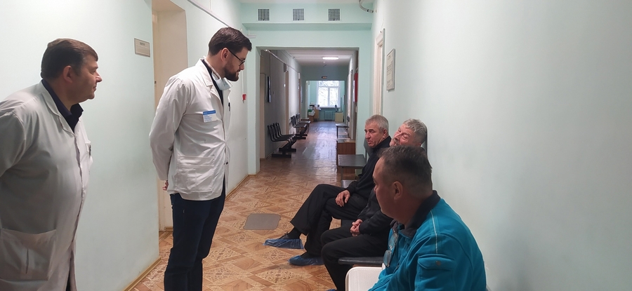Руководитель Гатчинской КМБ побывал в Вырицкой больнице