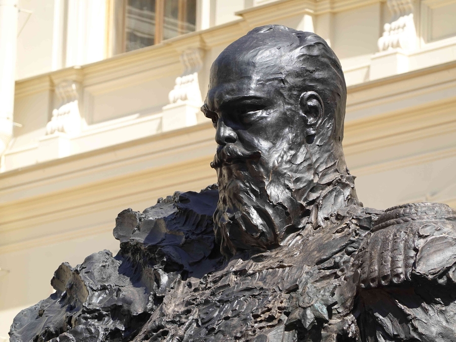 Памятник Александру III претендует на звание 