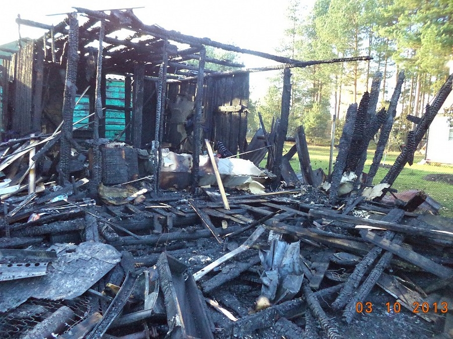 В деревне Клетно местные жители пытались потушить пожар