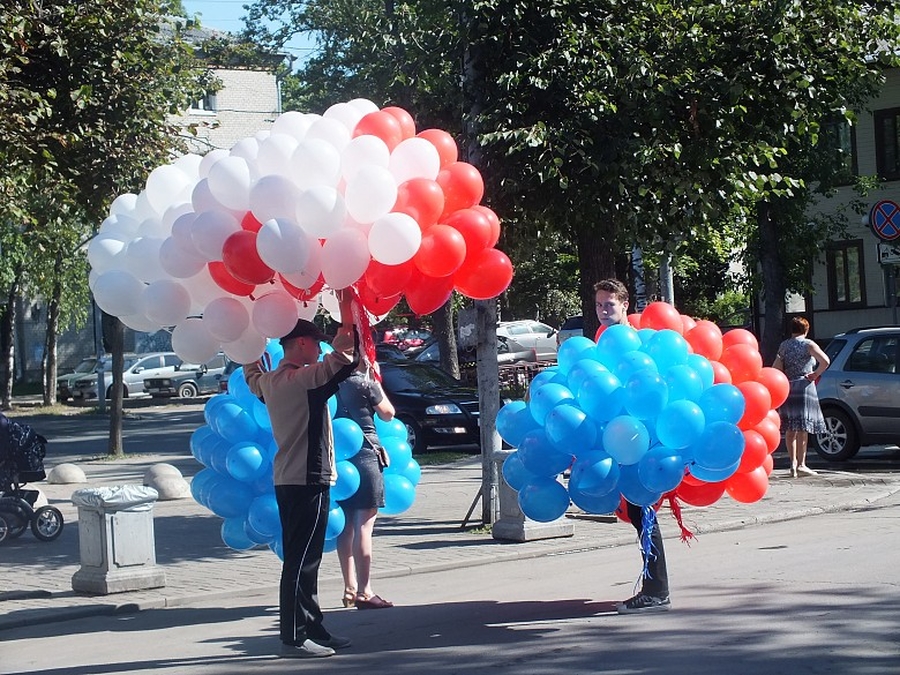 Гатчина с размахом отпраздновала День Государственного Флага России