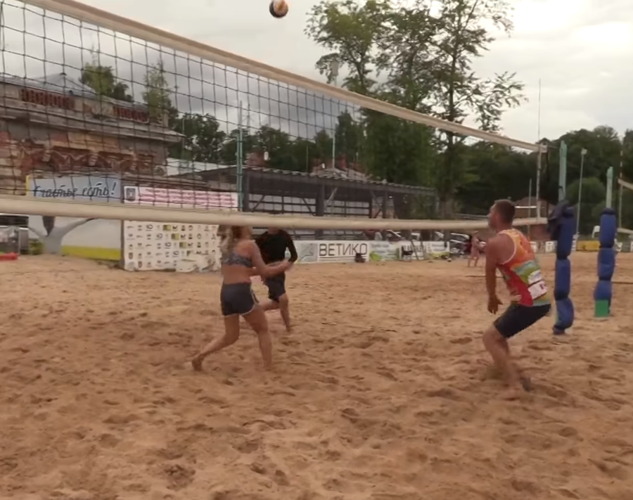   В Гатчине прошел турнир по пляжному волейболу 