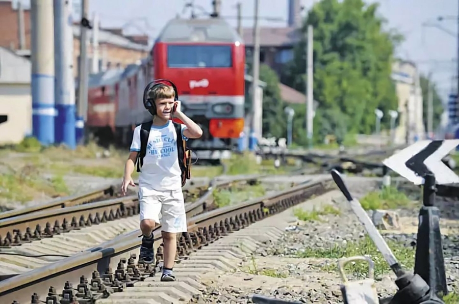 Подвижные игры на железнодорожных платформах запрещены!