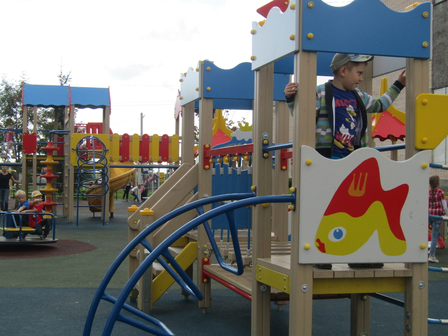 На детских площадках в Гатчине установят новое оборудование