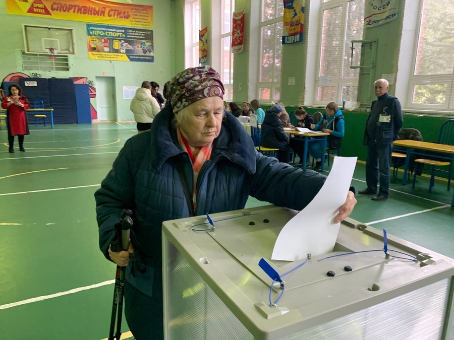 Гатчинцы начали утро субботы с выборов