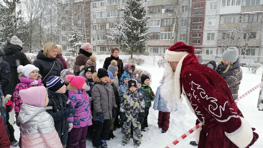 К Новосветским дошколятам приехал пожарный Дед Мороз
