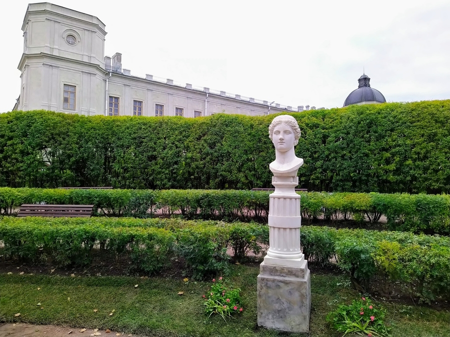 Мраморный бюст богини Геры возвращен в Собственный сад после реставрации