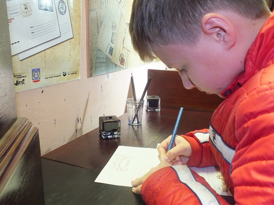 Печкин и компания рассказали об истории почты России сиверским детсадовцам