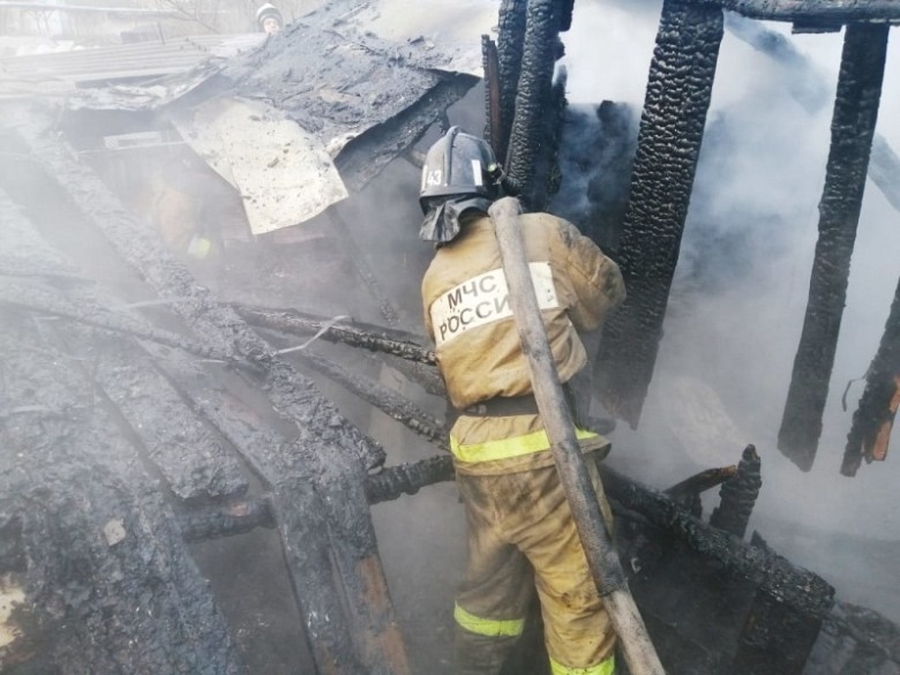 Пожар в Гатчинском районе повредил хозяйственные постройки