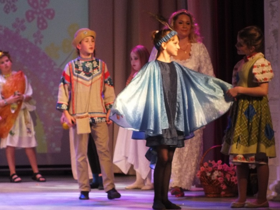 В Гатчине школьный театр с успехом выступил на большой сцене