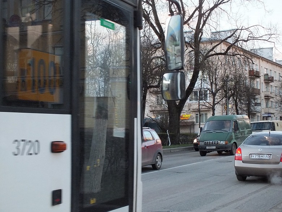 Водитель маршрутки Петербург- Гатчина дал пощёчину пассажиру, не уступившему место женщине