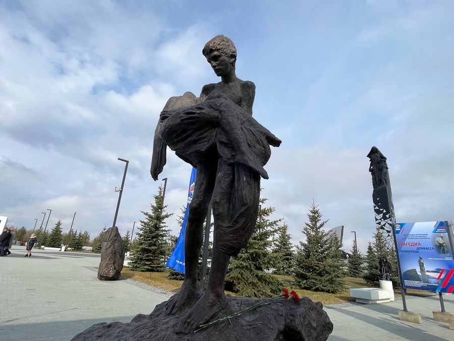 Скульптура «Детям-жертвам войны на Донбассе» из Зайцево отправилась в Енакиево