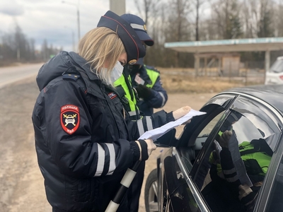 ГИБДД проверяет безопасность маленьких пассажирах