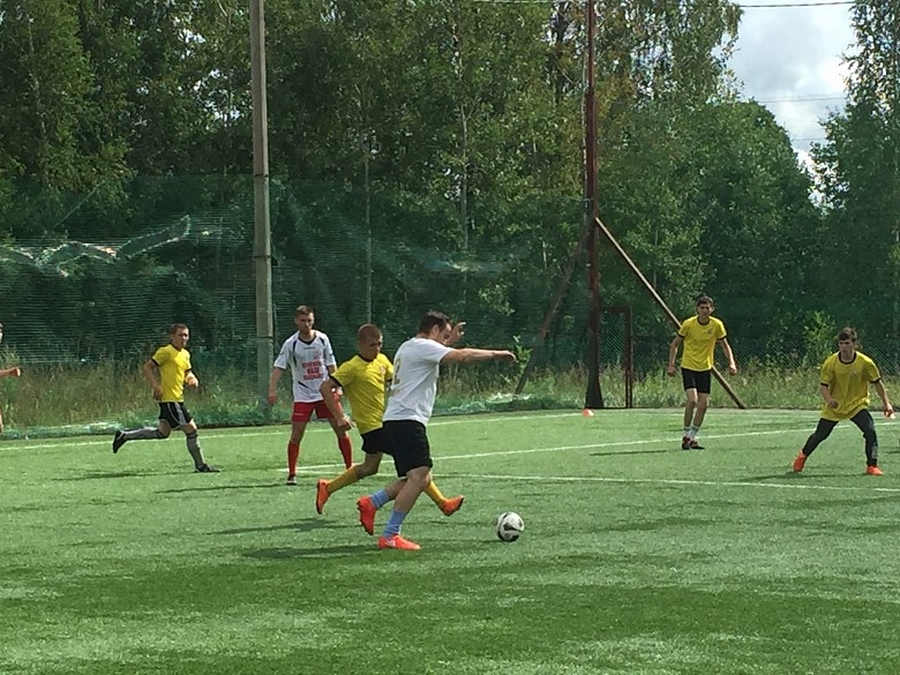 В честь столетия ВЛКСМ в Гатчине разыграли Кубок по мини-футболу