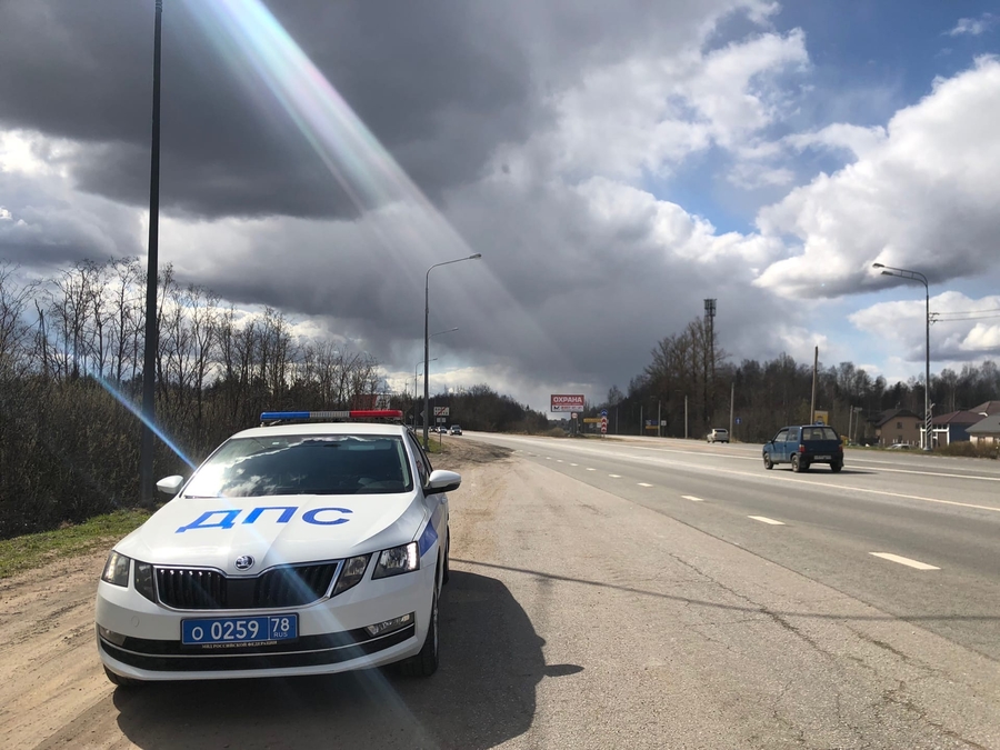 Полиция провела тотальную проверку на магистралях Петербурга и Ленобласти