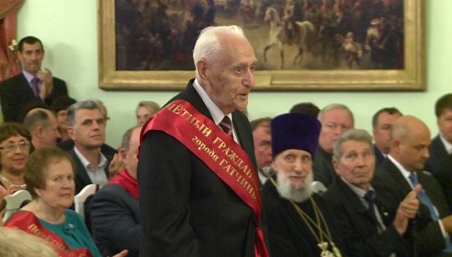 Почетный гражданин Гатчины награжден медалью