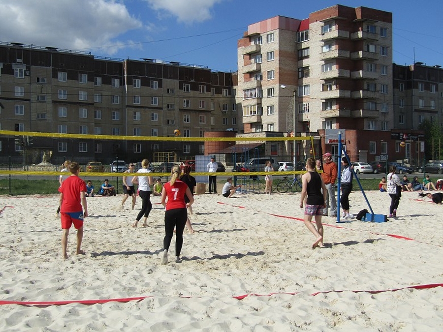 Волейболисты открыли пляжный сезон в Гатчине