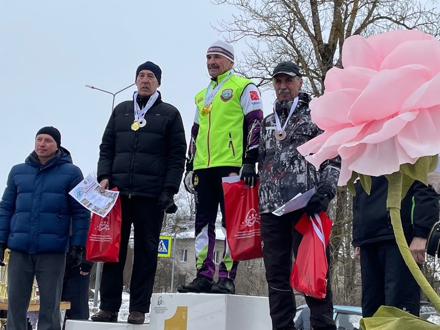  В Гатчине лыжники отметили 8 марта традиционным марафоном 