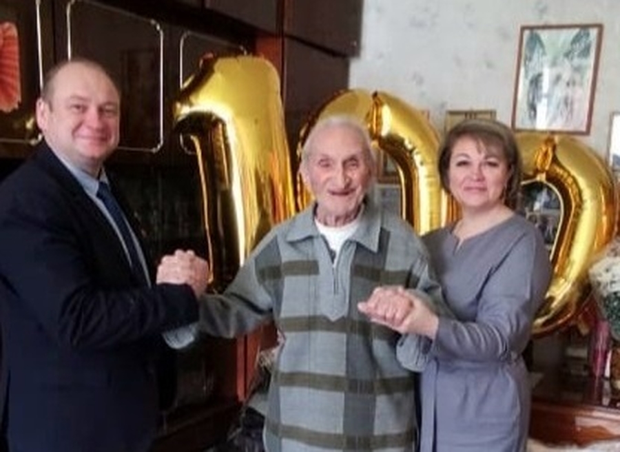 Ветеран из Сиверского отметил 100-летний юбилей