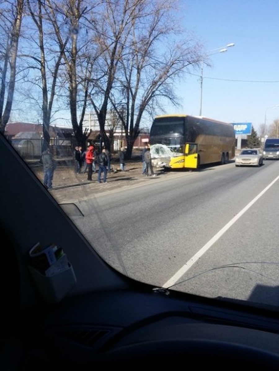 Под Верево произошло ДТП с участием автобуса и легкового автомобиля