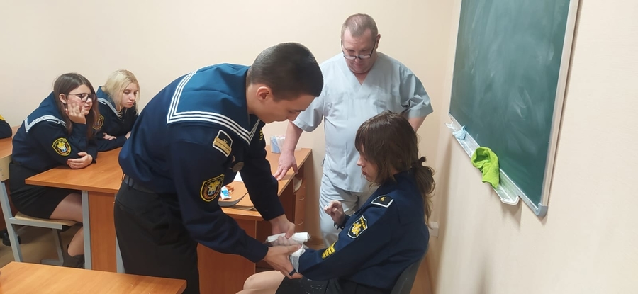 Гатчинских кадетов  учат оказывать первую медицинскую помощь