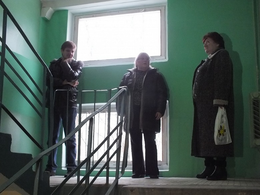 Жители дома по ул. Хохлова недовольны текущим ремонтом подъезда