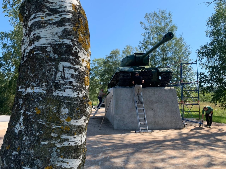 Завершается реставрация памятника танкистам в Новом Учхозе 