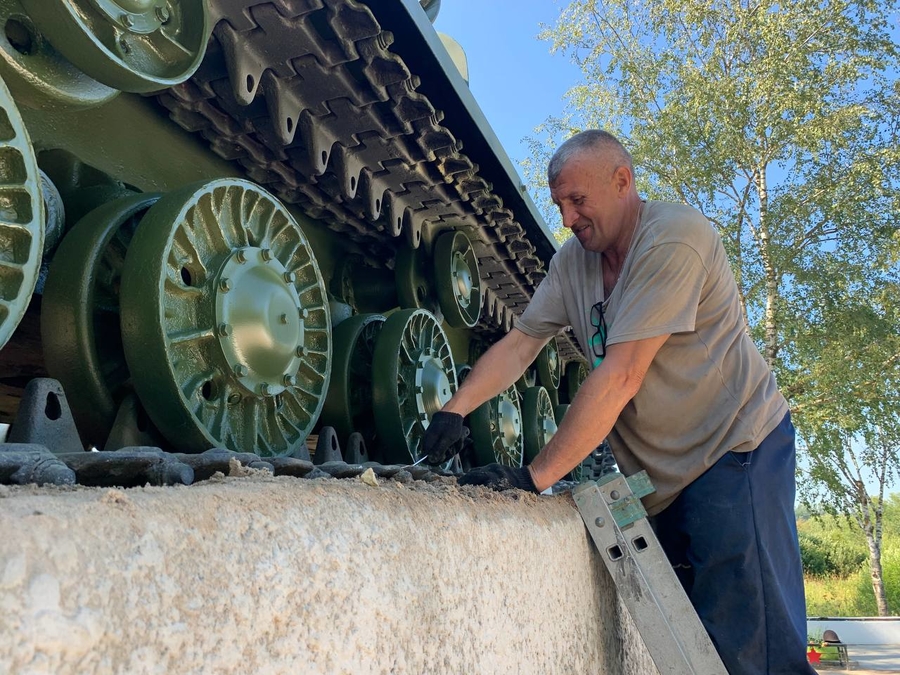 Завершается реставрация памятника танкистам в Новом Учхозе 