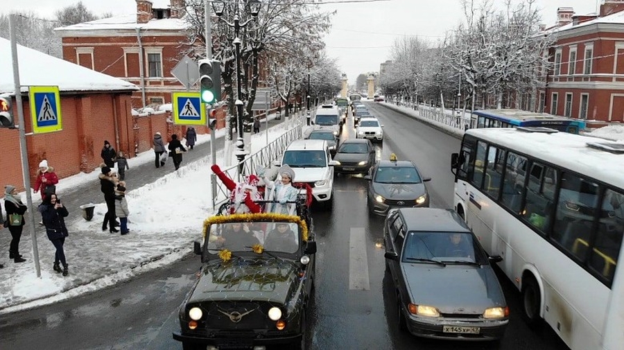 В Гатчине стартовал автопробег Деда Мороза
