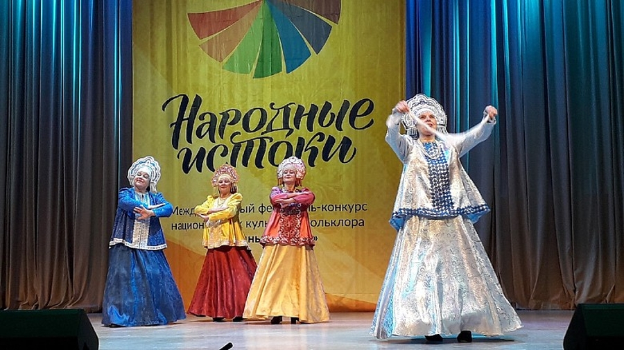 Танцевальный коллектив из Гатчины участвует в фестивале национальных культур и фольклора
