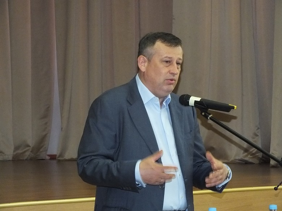 Александр Дрозденко пообещал гатчинцам расселить аварийное жильё до 2020 года